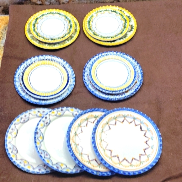 Carvalhinho Porto Handpainted Vintage Butter Pat Plates (set of 12) - Picture 9 of 16